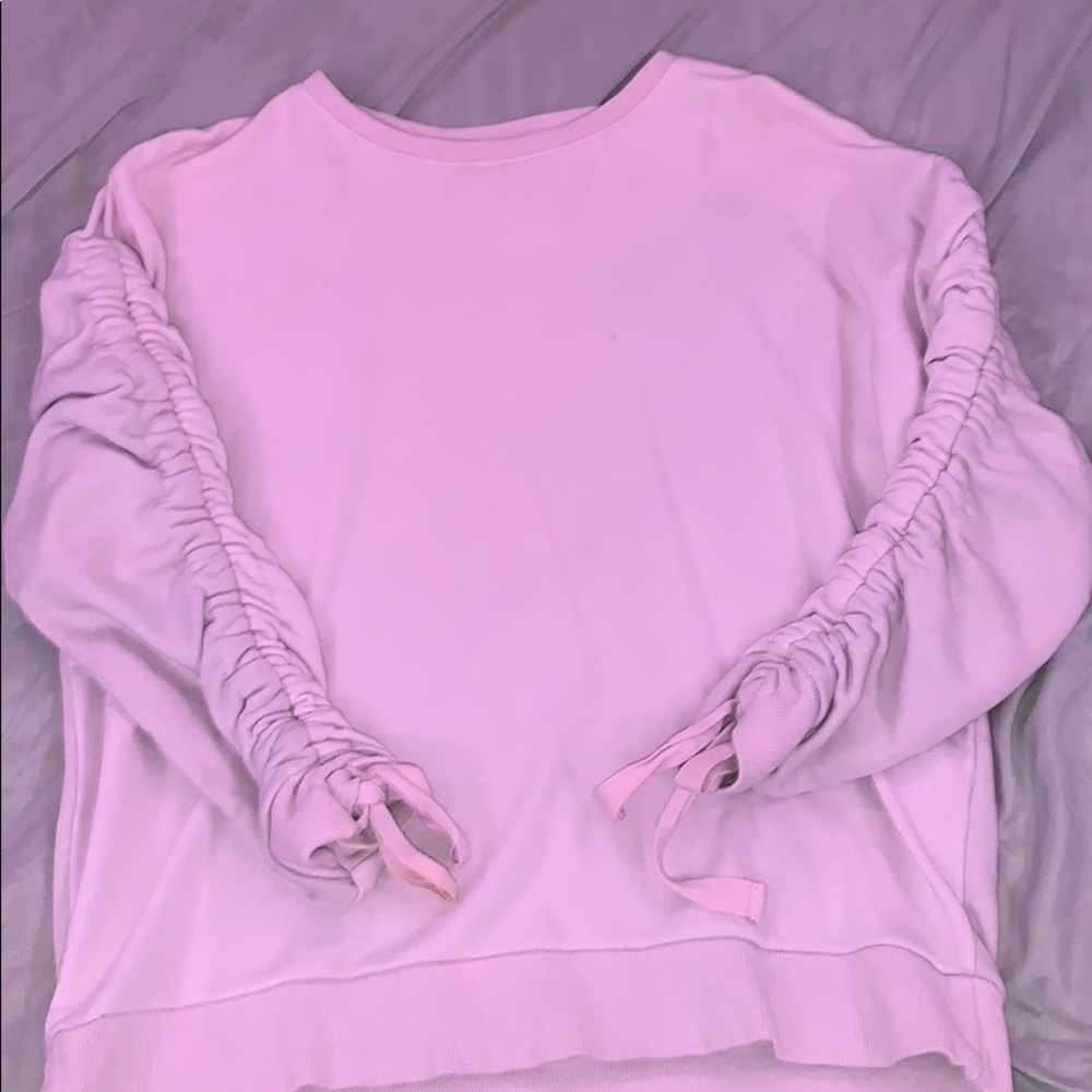 Crew neck w/ detailed sleeves